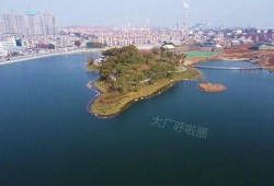 网友爆料水上公园视频,水上公园惊险刺激，游客尖叫连连