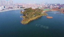 网友爆料水上公园视频,水上公园惊险刺激，游客尖叫连连